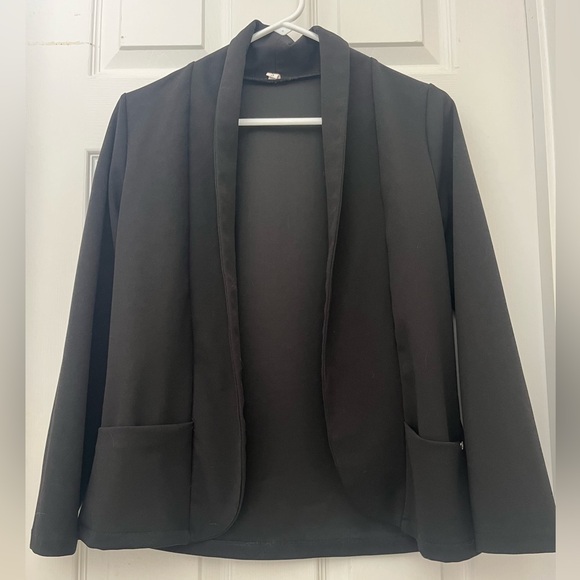 Jackets & Blazers - Women’s Small black blazer with pockets